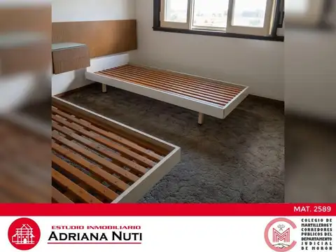 HAEDO - Casa de 3 ambientes con cochera.