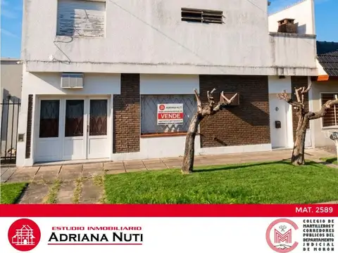 HAEDO - Casa de 3 ambientes con cochera.