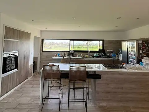 Casa 5 ambientes con 4 baños