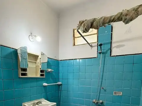 VENTA EN BLOQUE: 2 DEPARTAMENTOS Y 1 LOCAL