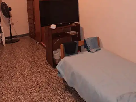 Casa 6 ambientes con 2 baños