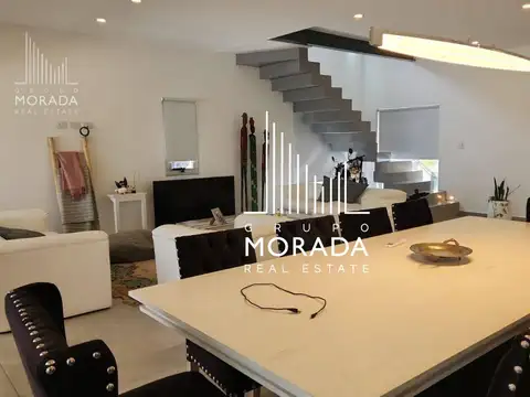 Casa en Alquiler con 1 cochera