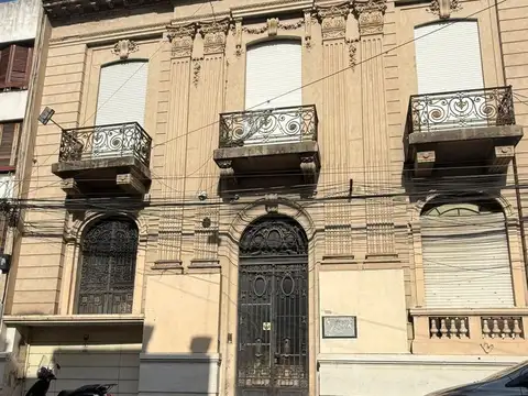 Casa 14 ambientes con 3 baños