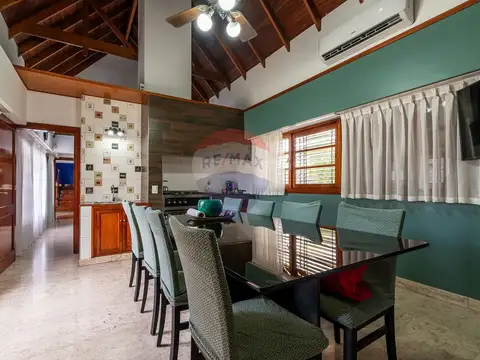 Casa 7 ambientes con 4 baños