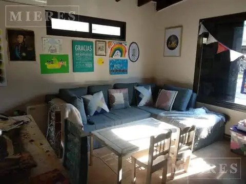 Casa 6 ambientes con 2 baños