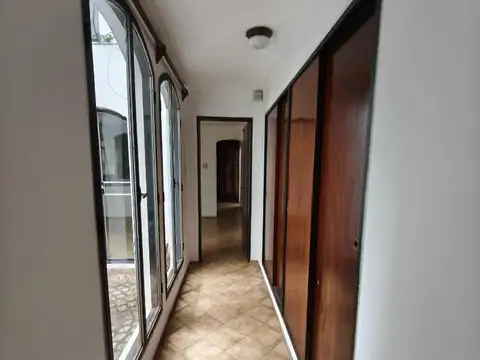CASA EN VENTA URCA  4 DORM - PILETA - OPORTUNIDAD -CON RENTA