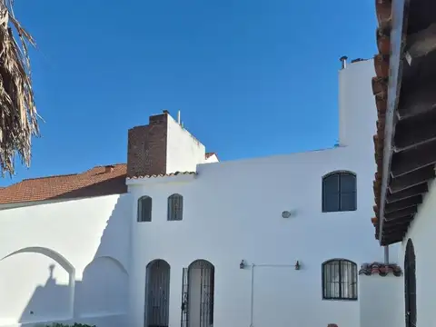 CASA EN VENTA URCA  4 DORM - PILETA - OPORTUNIDAD -CON RENTA