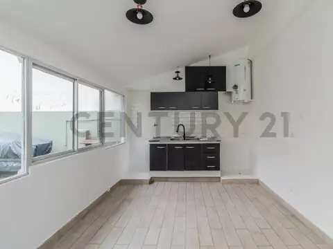 Departamento 3 ambientes con balcon terraza en Flores