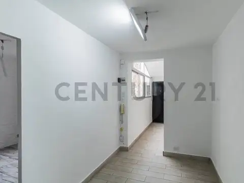 Departamento 3 ambientes con balcon terraza en Flores