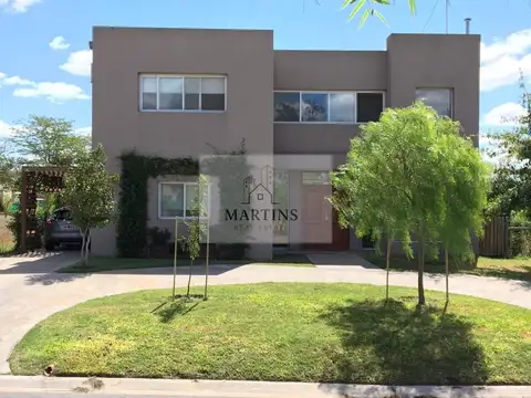 Casa con pileta en Santa Guadalupe Pilar del Este