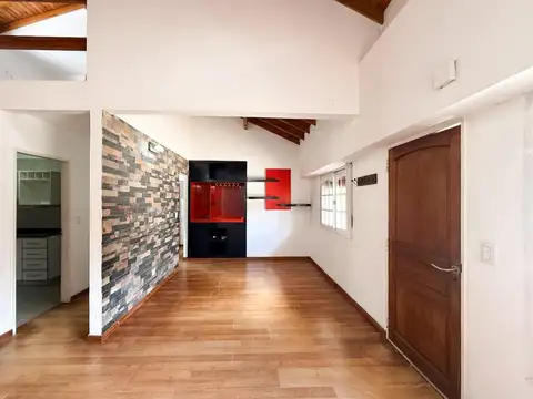 Casa en Alquiler con 1 cochera