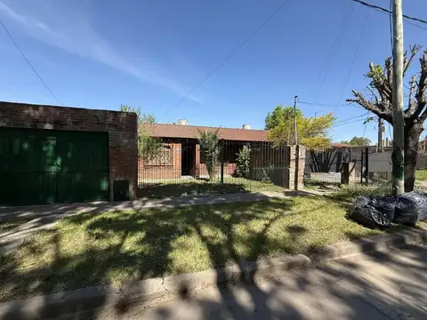 Casa en venta - 2 Dormitorios 1 Baño - Hurlingham