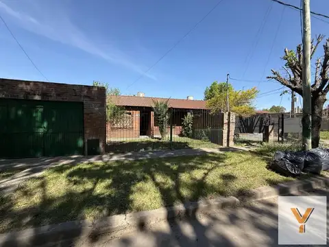 Casa en venta - 2 Dormitorios 1 Baño - Hurlingham