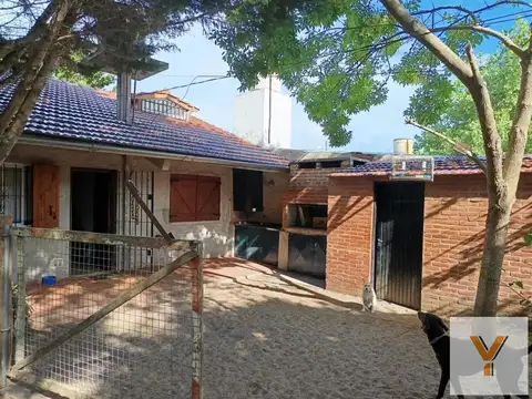 Casa en venta - 9 Dormitorios 8 Baños - Cocheras - 400Mts2 - Las Toninas