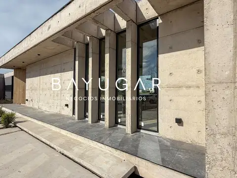 VENTA - Importante Casa en Everlink's - Luján