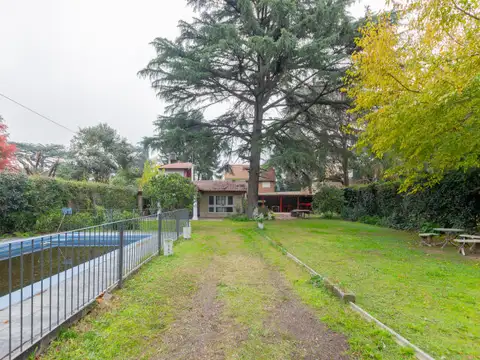 Casa · En Venta · 4 Ambientes · Pileta · Quincho · Villa Udaondo