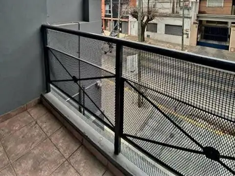 HERMOSO PH 2 AMBIENTES AL FRENTE. PAMOS MEJIA