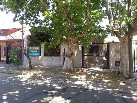 Construcción, departamento y galpón a refaccionar en venta