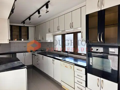 Departamento 5 ambientes con 4 baños