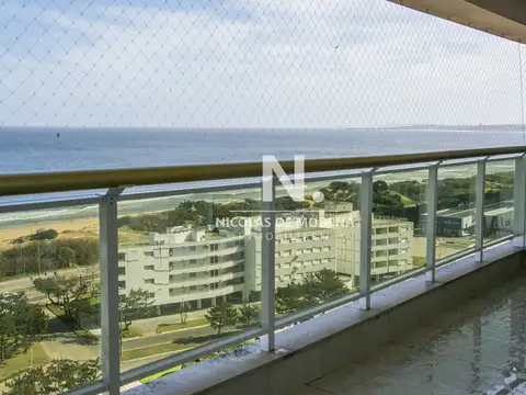 Departamento de 3 dormitorios en venta con vista directa al mar, Torre Le Jardin , Punta del Este 