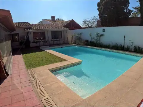 Casa en Venta con 2 cocheras