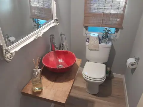 Casa 5 ambientes con 3 baños