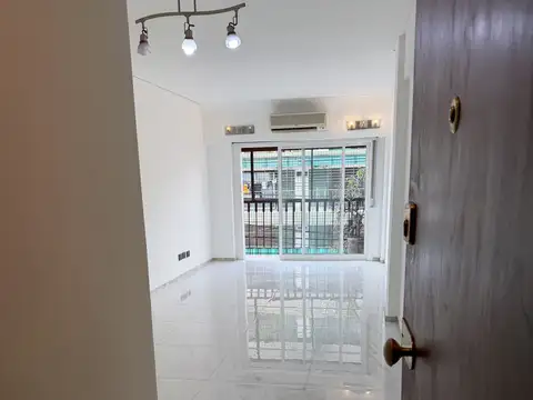 Dueño vende excelente departamento reciclado a nuevo