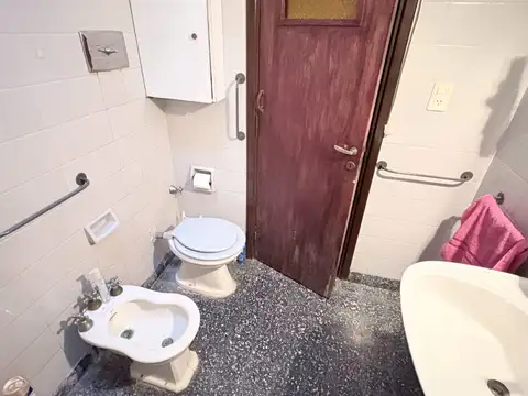 Casa 2 ambientes con 1 baño