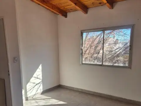 Depto Tipo Casa en Alquiler con 1 cocheras