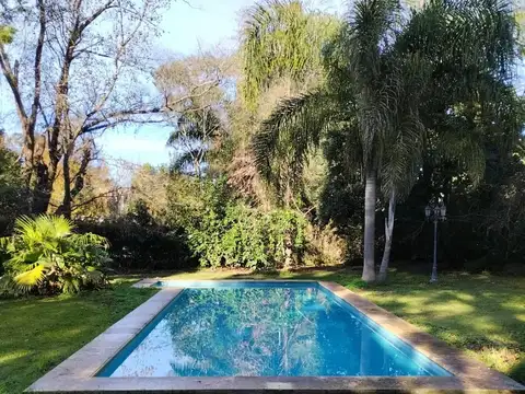 Hermosa Casa con Pileta Apta Natación sobre Lote de 2500 m²
