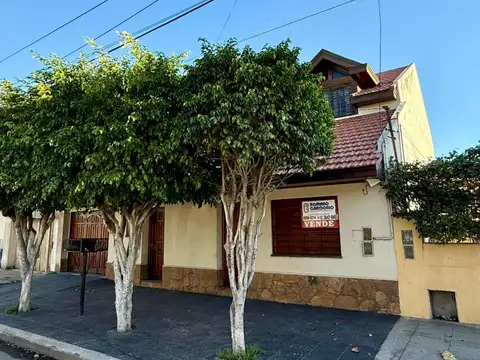 Chalet 4 ambientes en venta en excelente estado