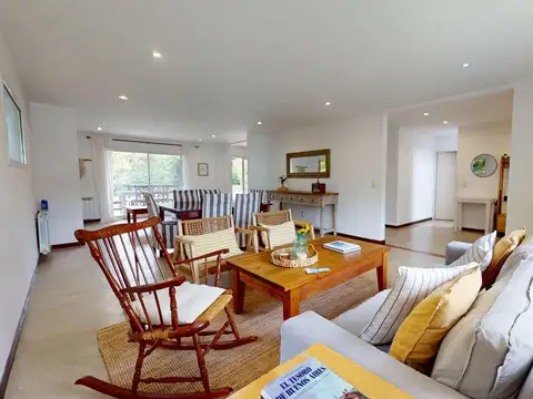 Casa 5 ambientes con 2 baños