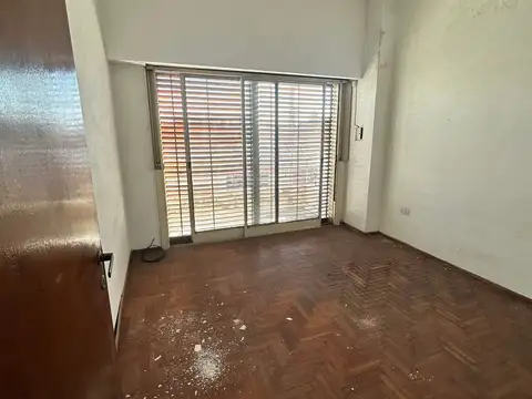 VENTA - CASA MULTIFAMILIAR A REFACCIONAR - VILLA MADERO
