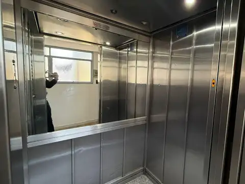 Oficina 6 ambientes con 2 baños