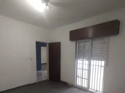 Depto Tipo Casa en Alquiler en Isidro Casanova, $ 580.000