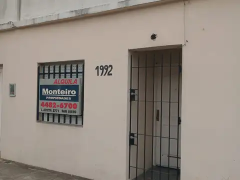 Depto T/Casa 3 amb al frente con garage