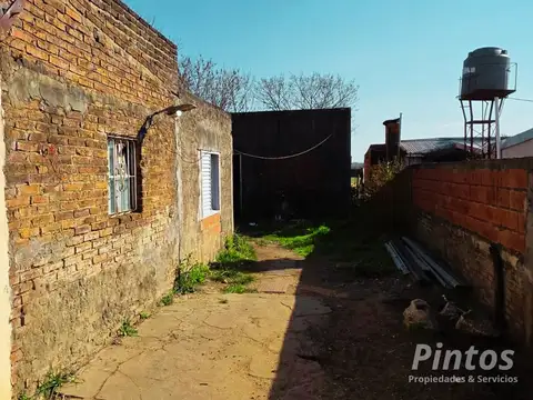 Casa 7 ambientes con 2 baños