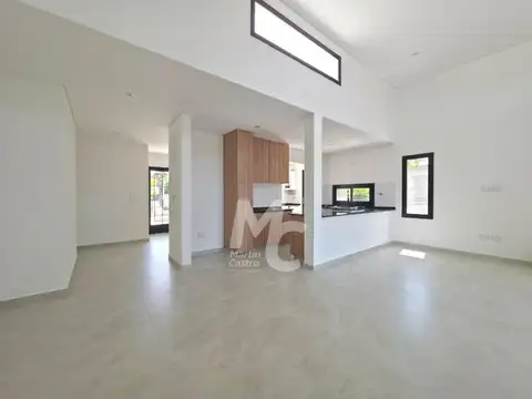 Casa 5 ambientes con 3 baños