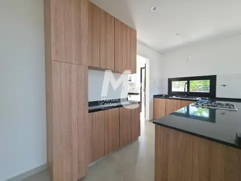 Casa en Venta en Pilar Del Este - Santa Elisa, USD 195.000