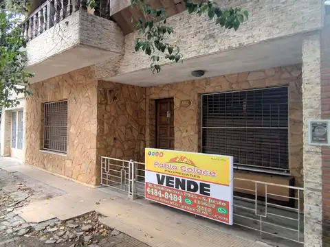 Chalet de 6 ambientes con garage en San Justo.