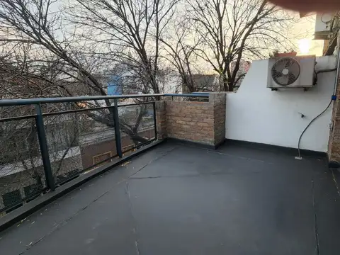 EXCELENTE MONOAMBIENTE CON GRAN BALCON TERRAZA