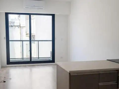 Paraguay 2400, Piso 7