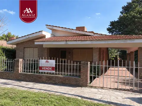 CASA EN VENTA EN INMEJORABLE UBICACIÓN, MERLO, S.L.