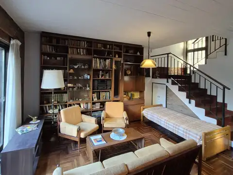 Casa con Jardín y cochera. Saavedra. 160 cubiertos, 160 de jardín