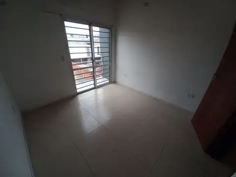 Duplex 2 dormitorios con amplio jardín compartido