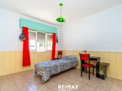 Casa 3 hab, quincho, patio verde