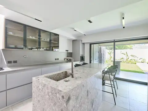 Casa 5 ambientes con 3 baños