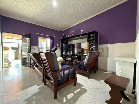 Casa en Venta con 2 cocheras
