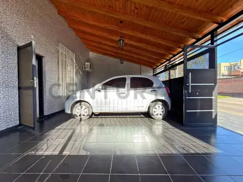 Casa 5 ambientes con 1 baño