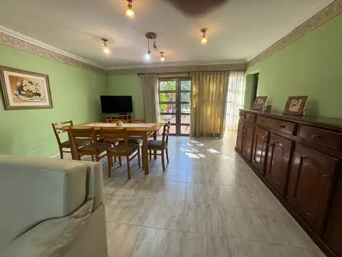 Casa 5 ambientes con 2 baños